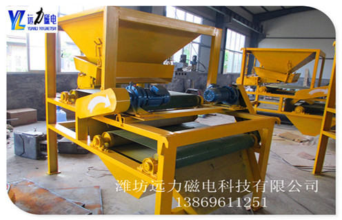 　干式大塊磁選機-干式磁選機結(jié)構(gòu)圖，濰坊遠力磁選,致力于各系列優(yōu)質(zhì)磁選機設(shè)備的研發(fā).設(shè)計.生產(chǎn),可以說,我們是國產(chǎn)磁選機制造的領(lǐng)先型企業(yè),我們的設(shè)備工藝領(lǐng)先.設(shè)備材質(zhì)優(yōu)質(zhì).服務(wù)周到,可以說,磁選服務(wù),首選遠力,高效選礦準(zhǔn)沒錯!          我們的設(shè)備具有鮮明的多樣化特性,典型的設(shè)備有干式磁選機.濕式磁選機.強磁磁選機.弱磁磁選機.高梯度磁選機.環(huán)式磁選機.永磁筒式磁選機.貧礦富集.提純專用系列磁選機,當(dāng)然也可根據(jù)用戶的需求為您定制專屬礦物質(zhì)的領(lǐng)先型磁選設(shè)備,優(yōu)質(zhì)新型磁選機設(shè)備,您值得擁有! 目前,我們的新型干式磁選機廣泛應(yīng)用于磁鐵礦選別.赤鐵礦選別.褐鐵礦選別.貧礦富集等等,優(yōu)質(zhì)的磁選機設(shè)備,來遠力磁選,您值得擁有